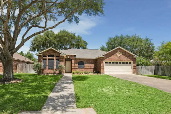 $1,900 | 1201 Shadowlake Drive, Sealy, TX 77474