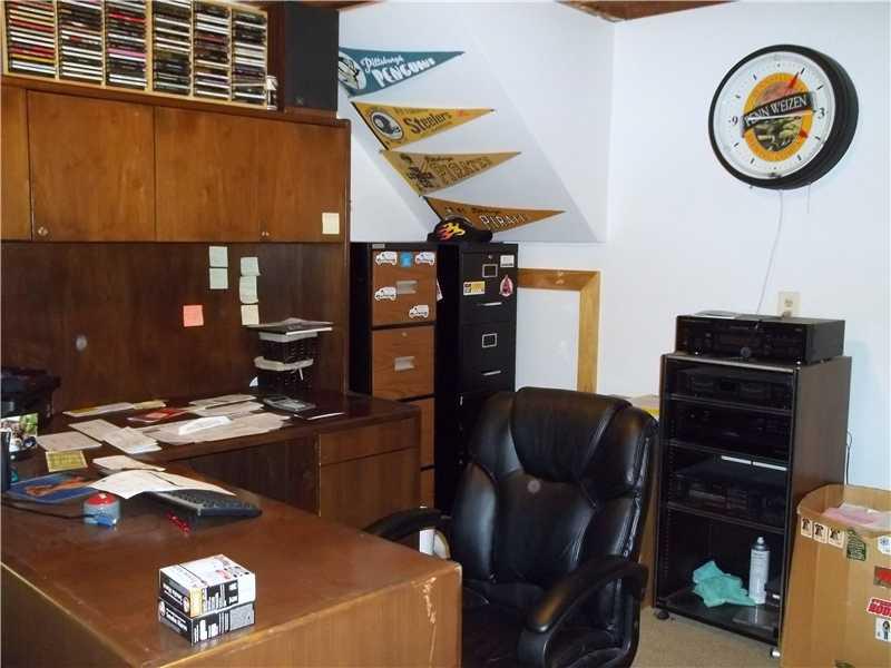 501 Engle Road Industry, PA 15052 - Photo 23 of 25 Den. 13X10 DEN IN THE LOWER LEVEL ADJACENT TO THE FAMILYROOM.