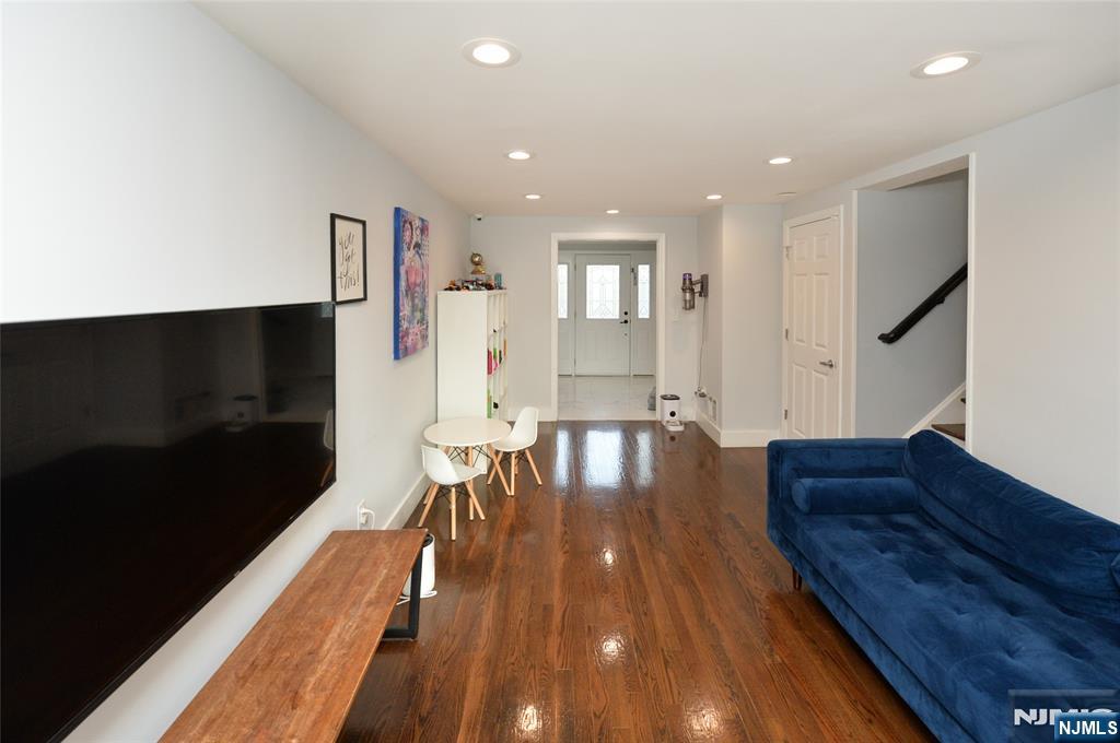154 Middlesex Avenue Paramus, NJ 07652 - Photo 14 of 32