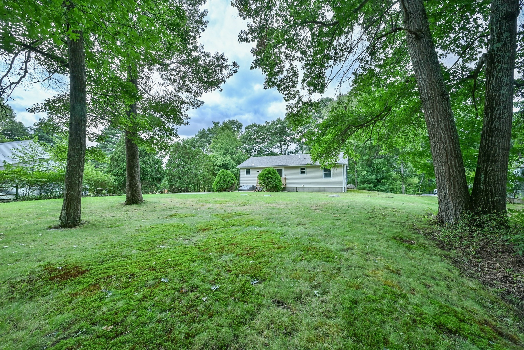 124 Sutton Road Webster, MA 01570 - Photo 5 of 28 Gallery Image 5