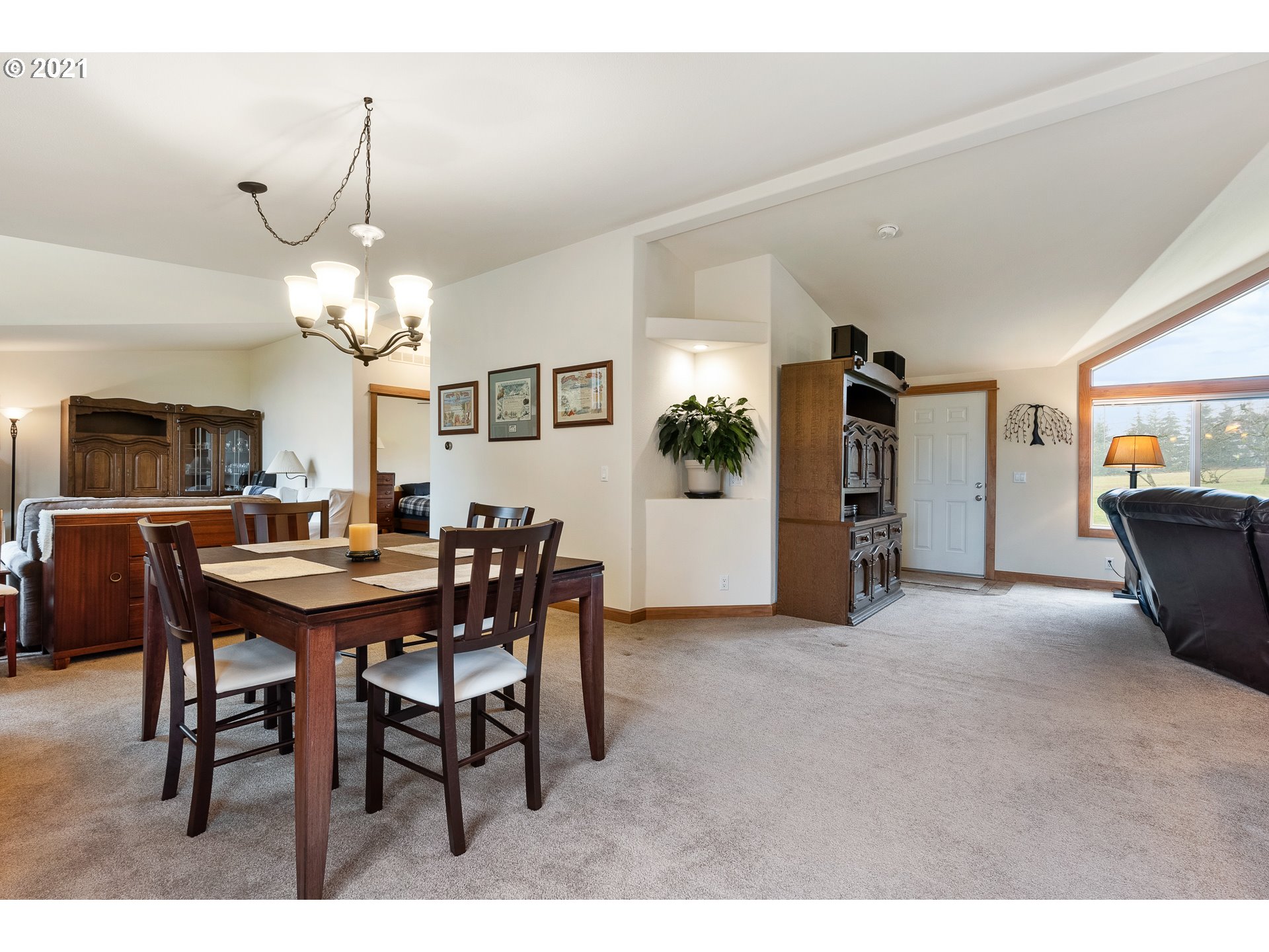 21605 Northeast Hidden Springs Road Dundee, OR 97115 - Photo 16 of 31 Gallery Image 16