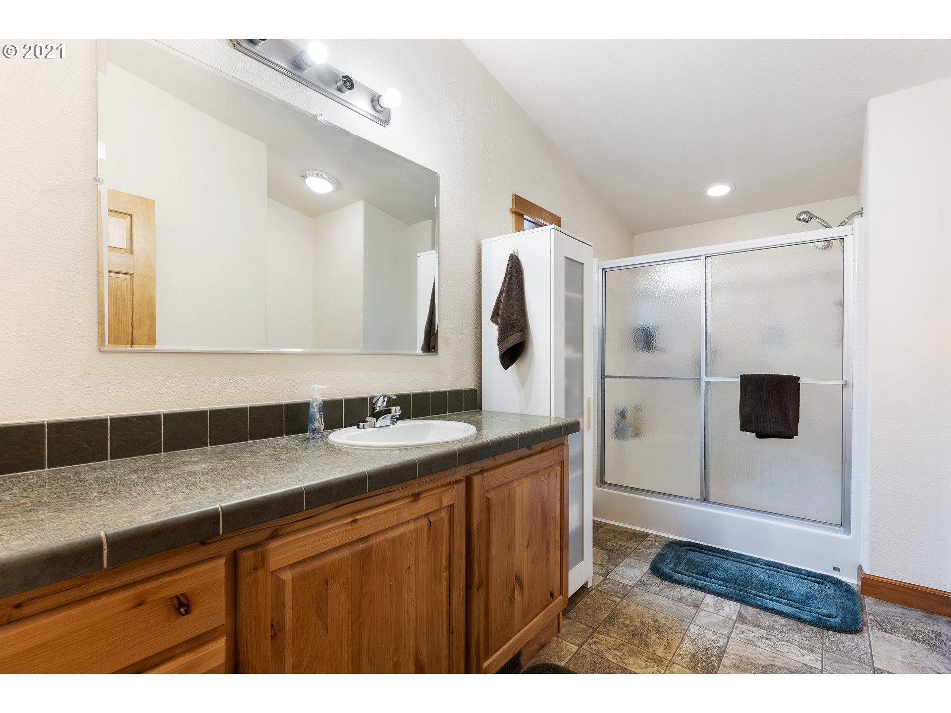 21605 Northeast Hidden Springs Road Dundee, OR 97115 - Photo 26 of 31 Gallery Image 26
