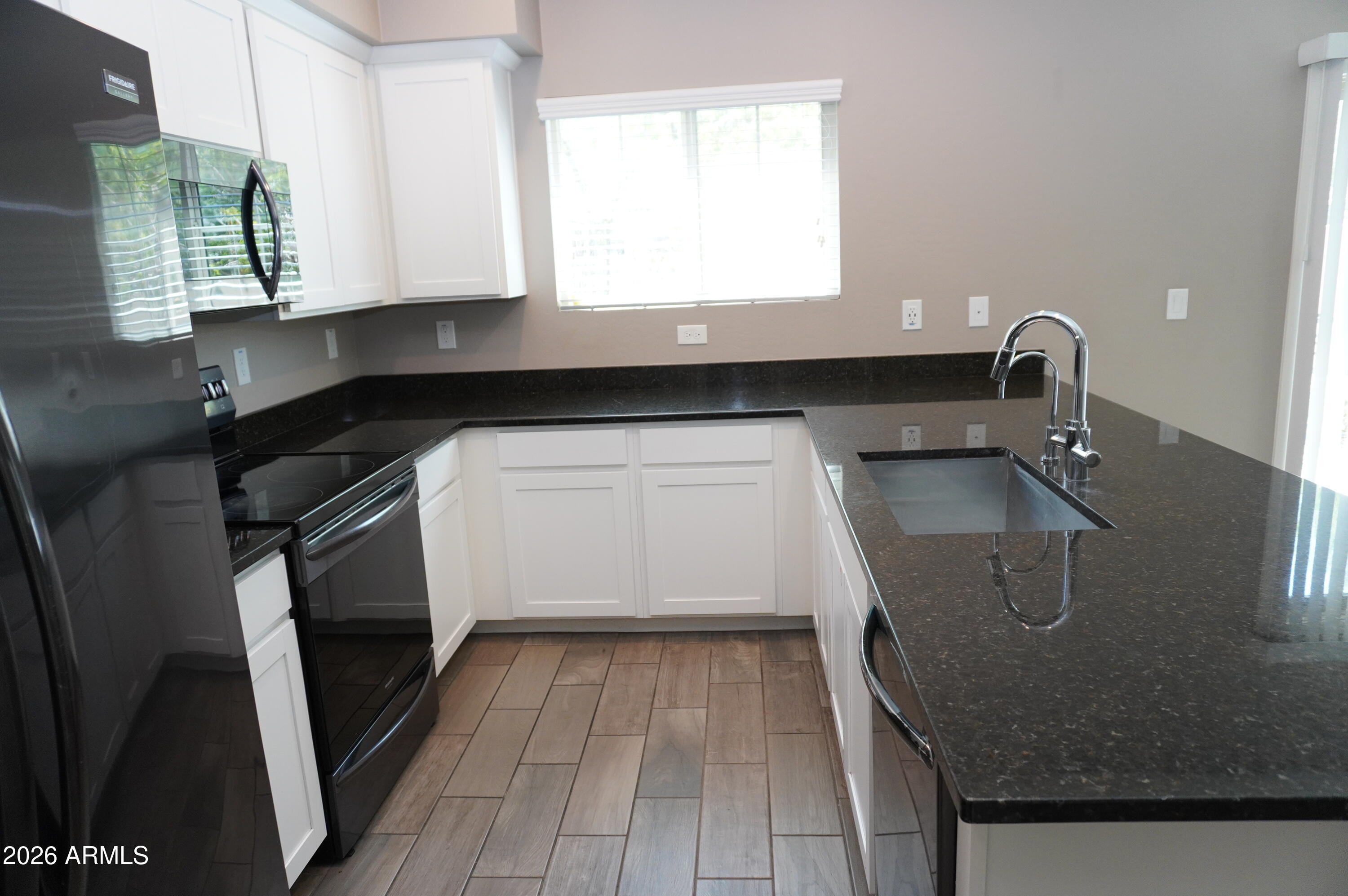 1885 East Frye Road, Unit 102 Gilbert, AZ 85295 - Photo 4 of 27 DSC03364
