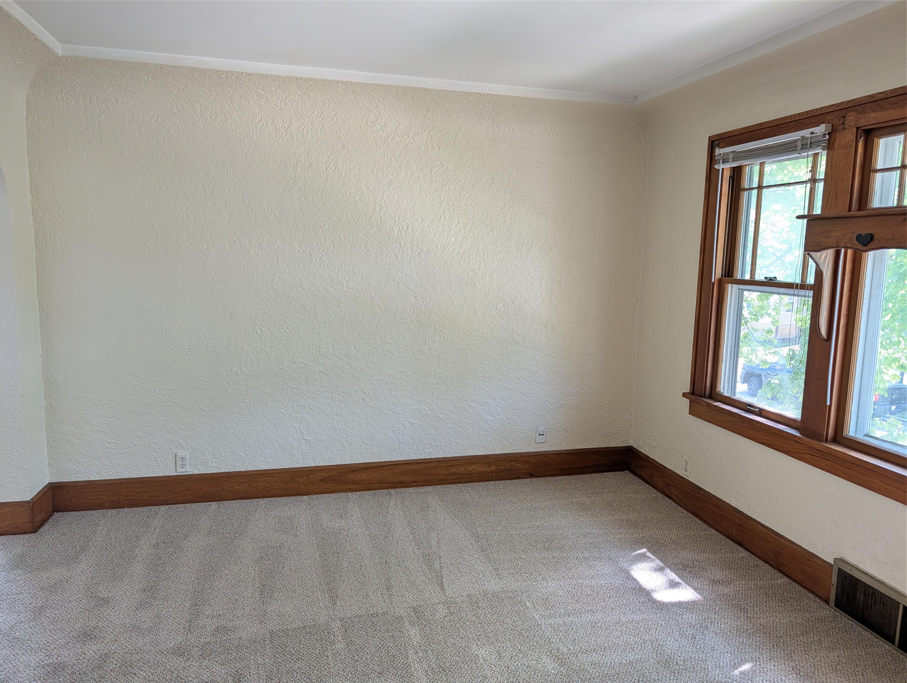 431 West Boulevard, Unit UPPR Racine, WI 53405 - Photo 4 of 12 Living Room