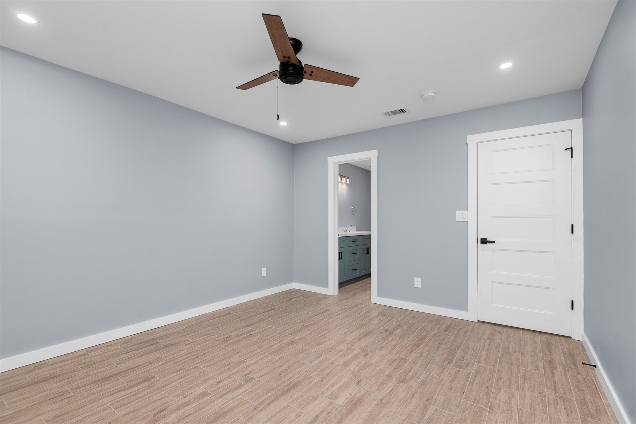 5000 Milwee Street, Unit 54 Houston, TX 77092 - Photo 14 of 25 A seamless flow from primary bedroom to ensuite bath — everything within reach.