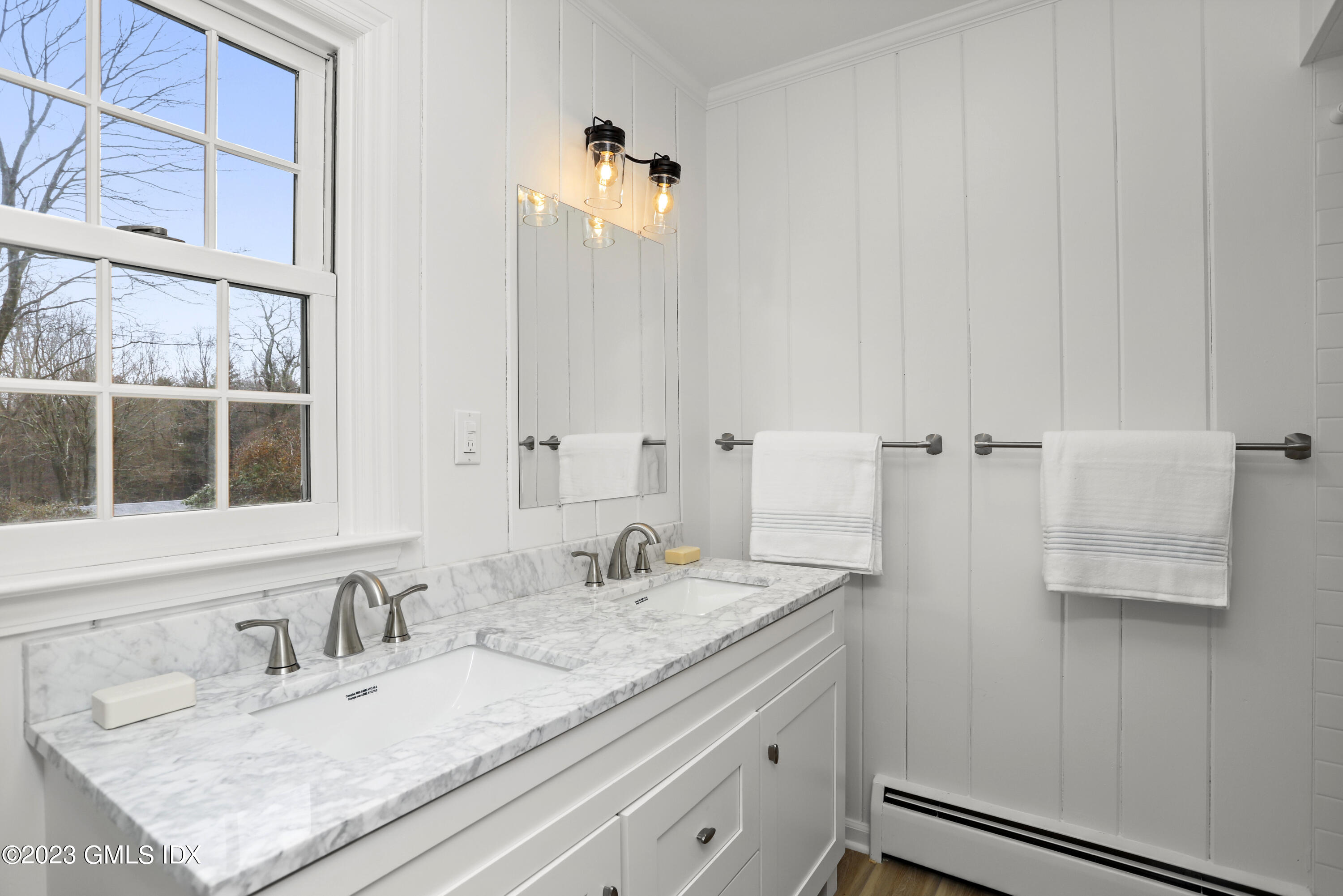 148 Old Mill Road Greenwich, CT 06831 - Photo 14 of 39 UPDATED MAIN BATH