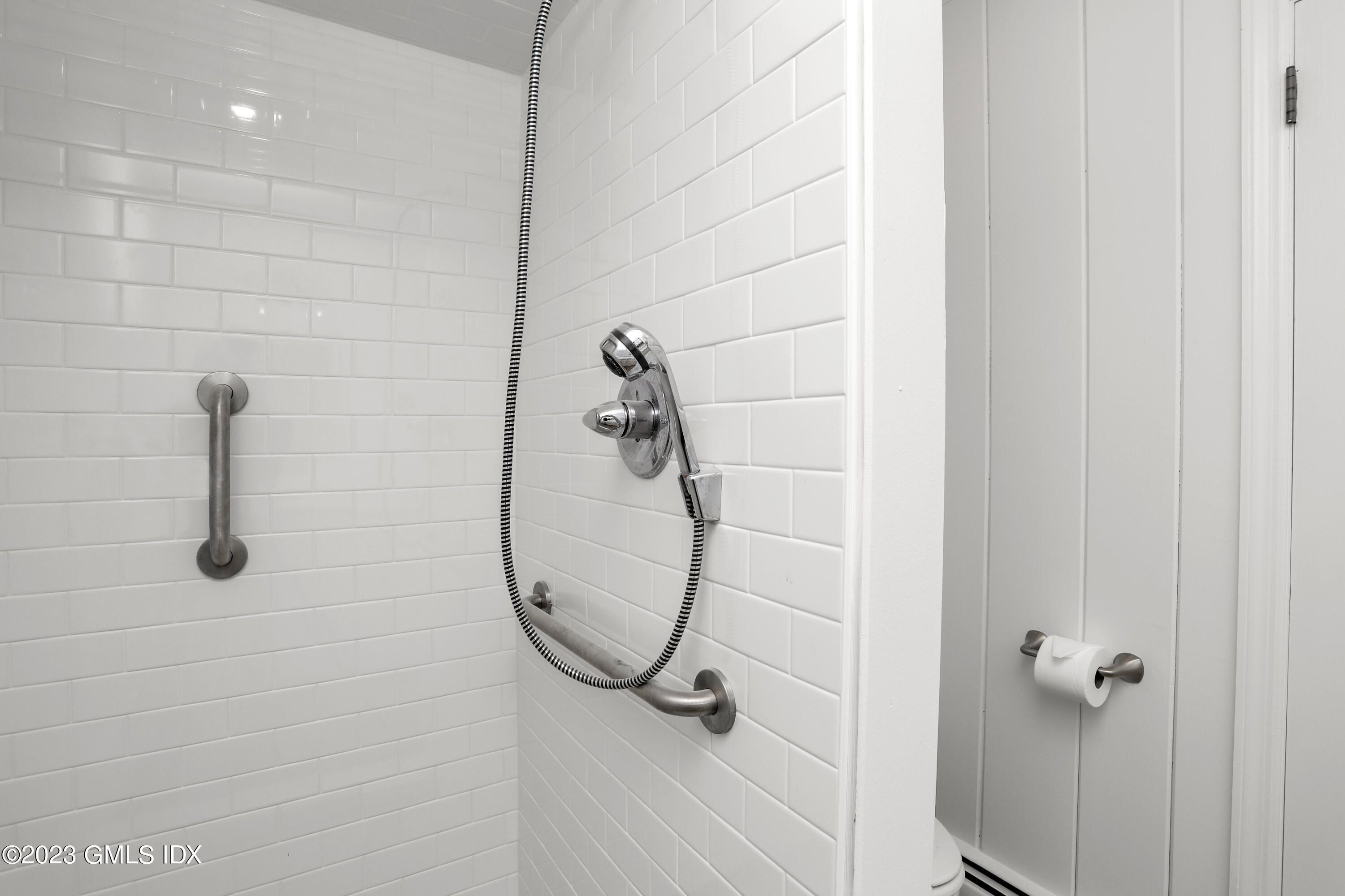 148 Old Mill Road Greenwich, CT 06831 - Photo 15 of 39 WALKIN SHOWER