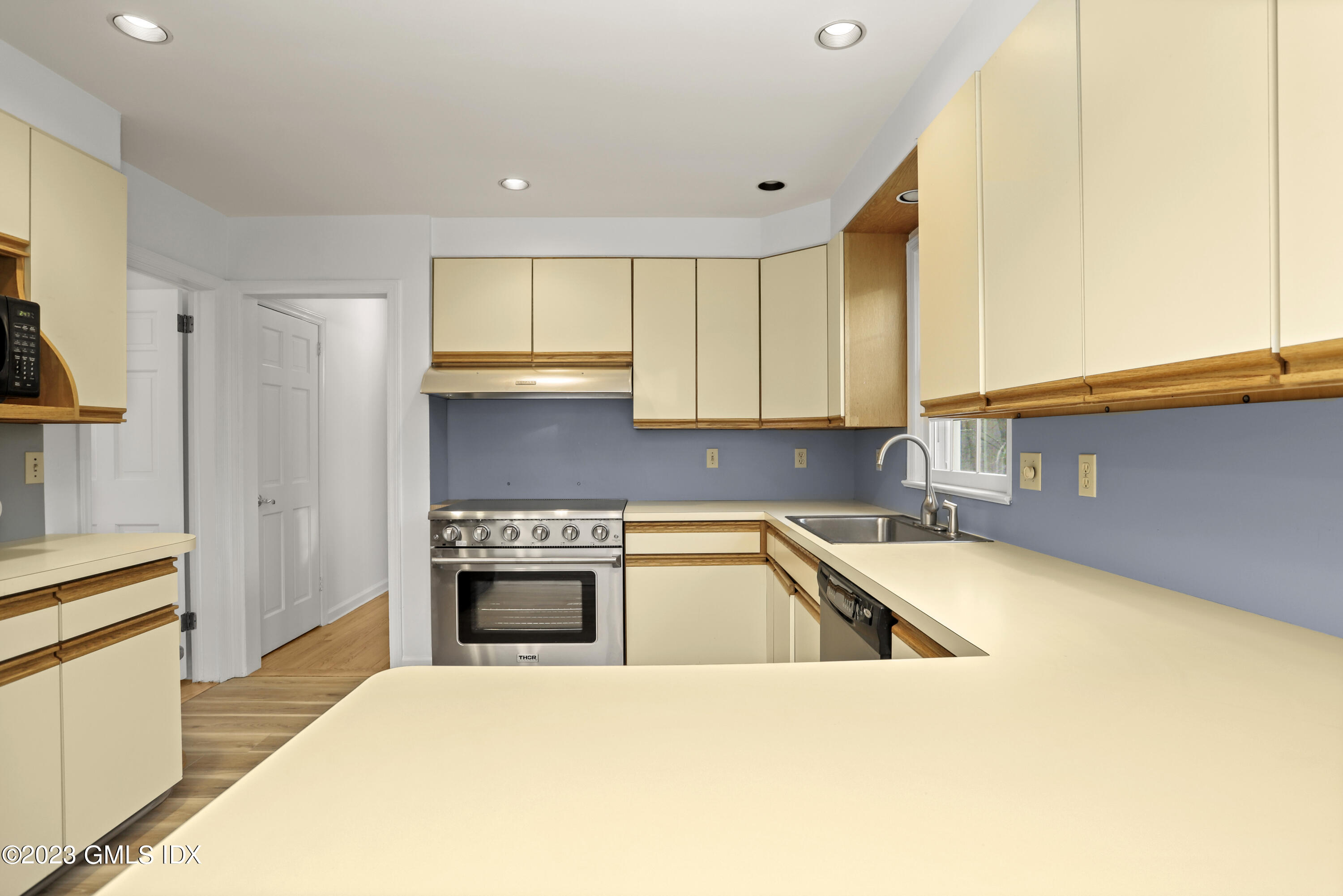 148 Old Mill Road Greenwich, CT 06831 - Photo 18 of 39 KITCHEN