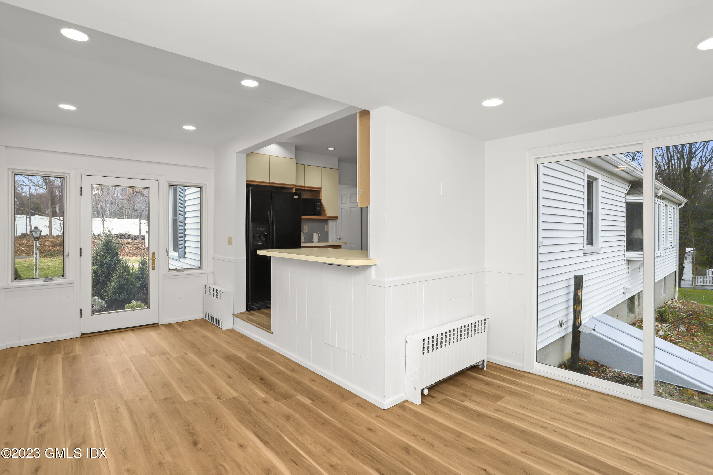 148 Old Mill Road Greenwich, CT 06831 - Photo 21 of 39 BACK ENTRANCE AND SOLARIUM