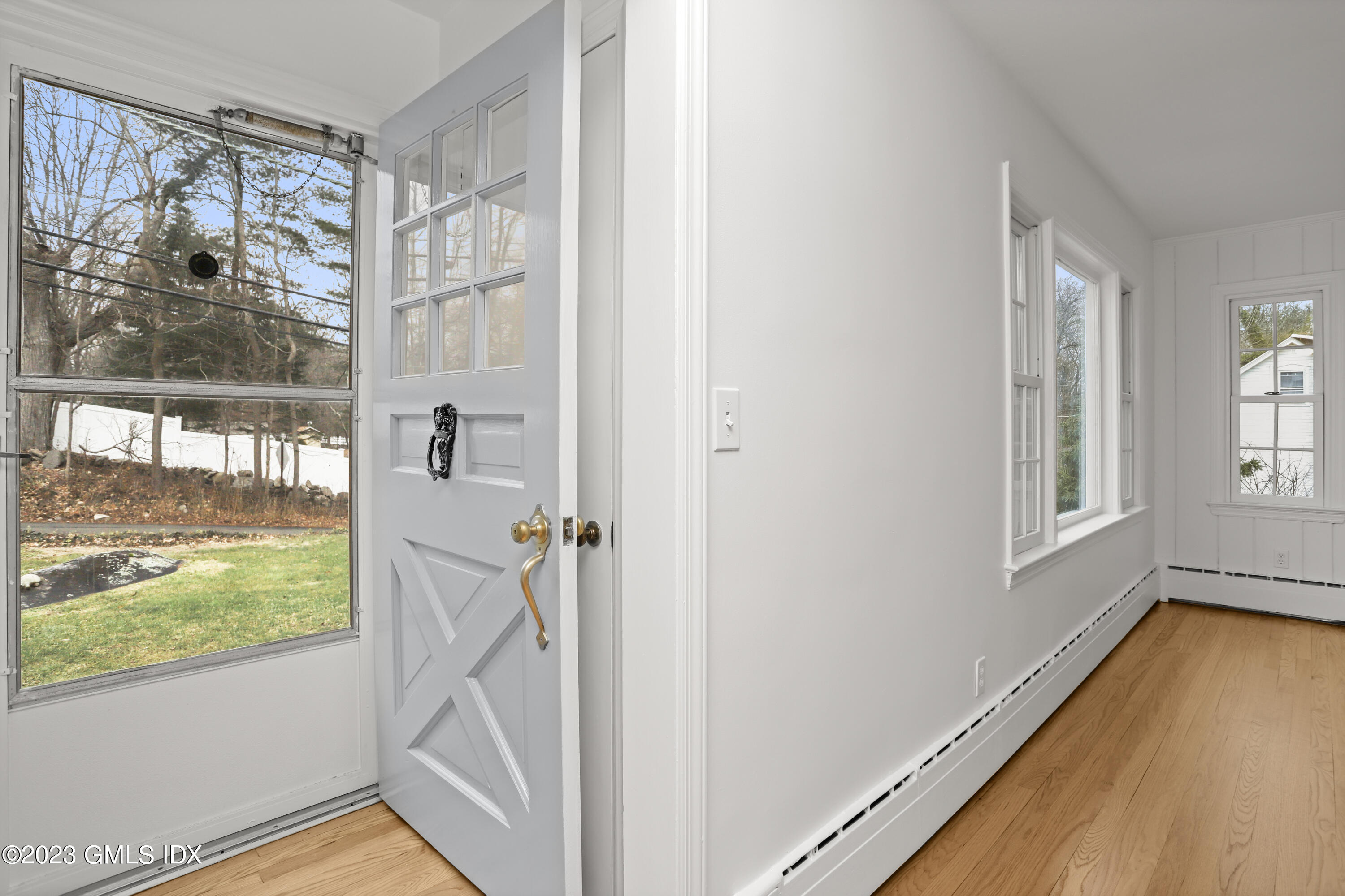 148 Old Mill Road Greenwich, CT 06831 - Photo 5 of 39 FRONT FOYER