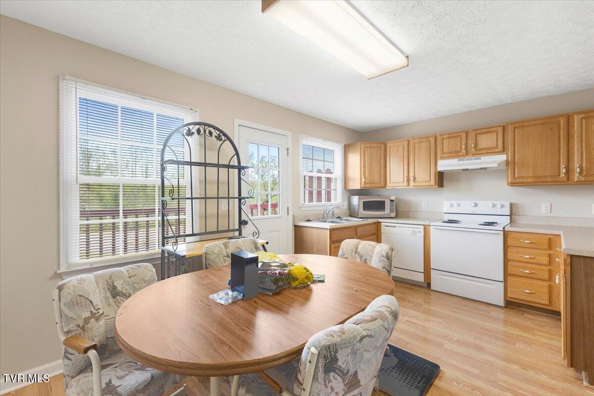 529 Beaverview Drive Bristol, VA 24201 - Photo 11 of 30 15-128A5410