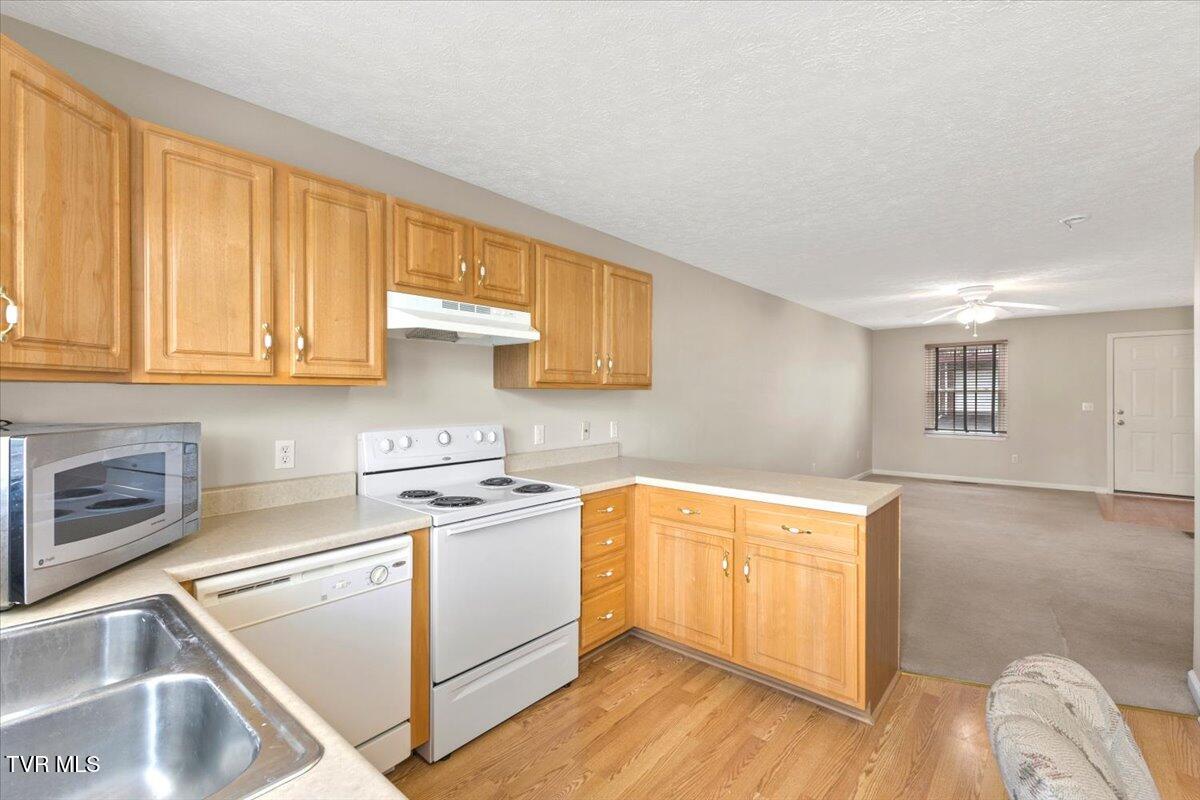 529 Beaverview Drive Bristol, VA 24201 - Photo 5 of 30 13-128A5402