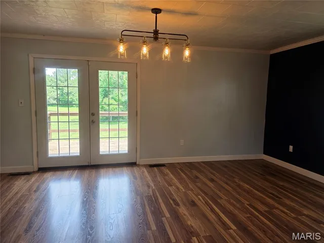 $180,000 | 18835 Mary Jane Lane, Carlyle, IL 62231