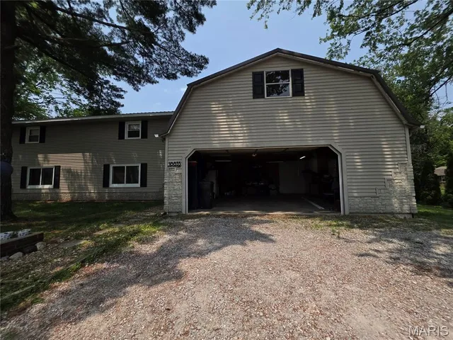 $180,000 | 18835 Mary Jane Lane, Carlyle, IL 62231