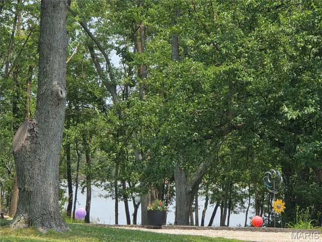 $180,000 | 18835 Mary Jane Lane, Carlyle, IL 62231