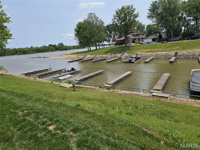 $180,000 | 18835 Mary Jane Lane, Carlyle, IL 62231