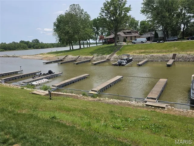 $180,000 | 18835 Mary Jane Lane, Carlyle, IL 62231