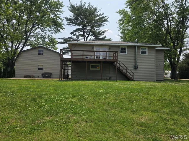 $180,000 | 18835 Mary Jane Lane, Carlyle, IL 62231