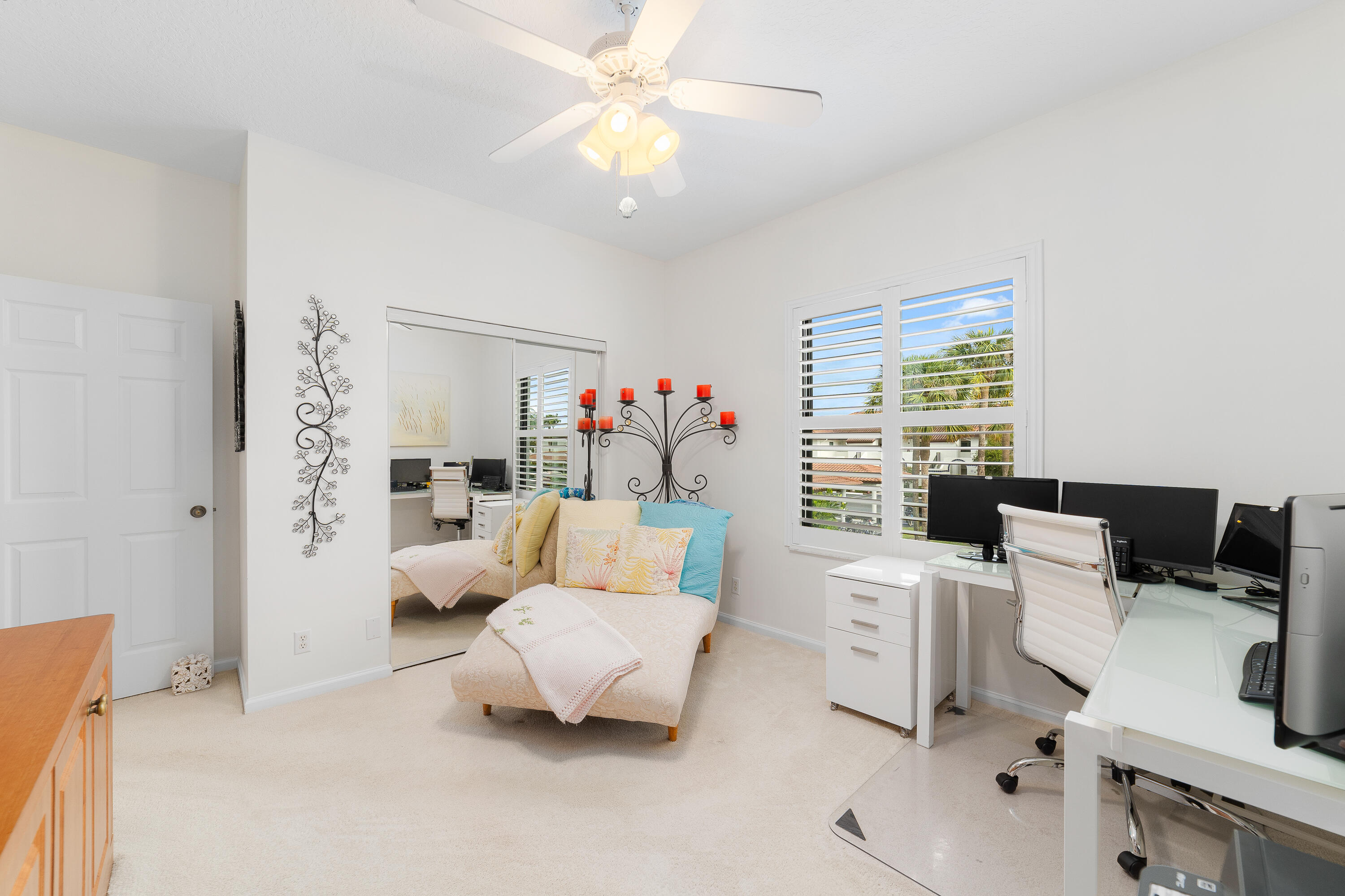 6121 Southeast Landing Way, Unit 12 Stuart, FL 34997 - Photo 27 of 47 a living room with furniture and a flat screen tv