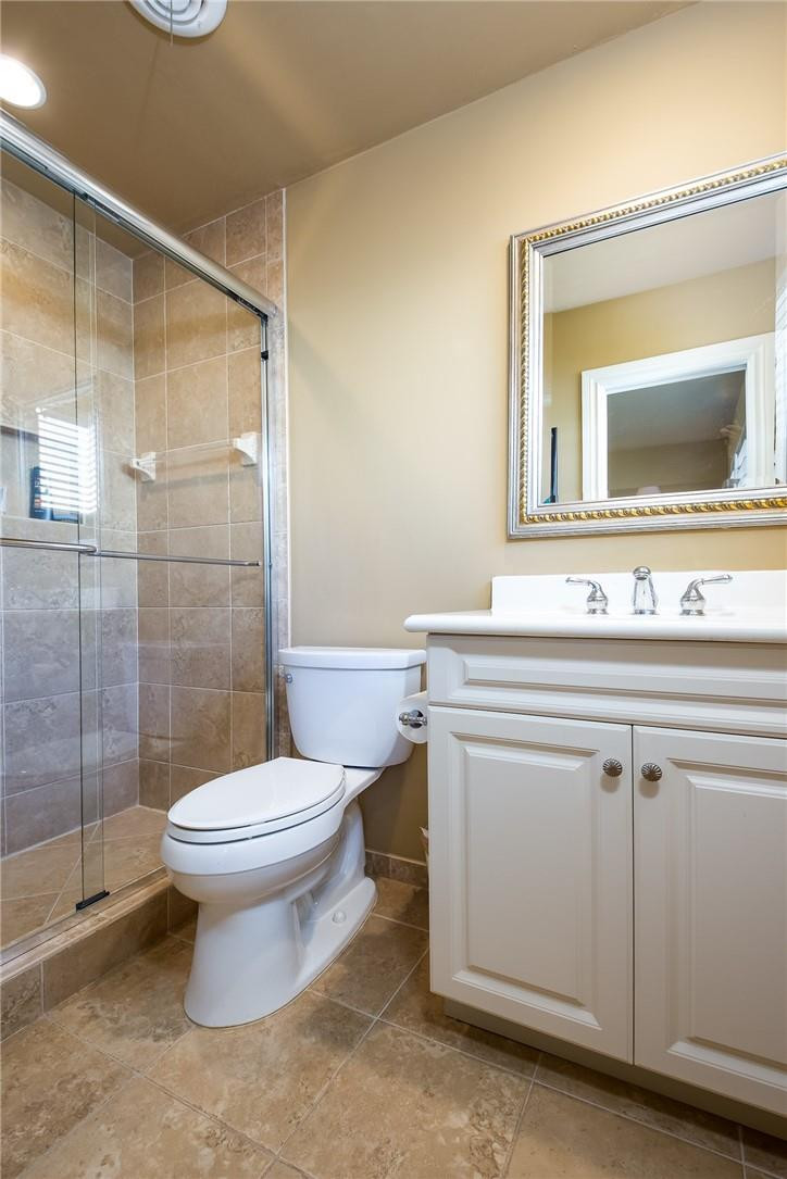 2231 Northeast 43rd Street Lighthouse Point, FL 33064 - Photo 13 of 20 GUEST BATHROOM