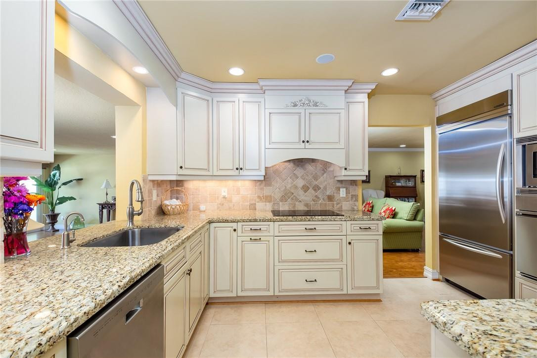 2231 Northeast 43rd Street Lighthouse Point, FL 33064 - Photo 2 of 20 KITCHEN