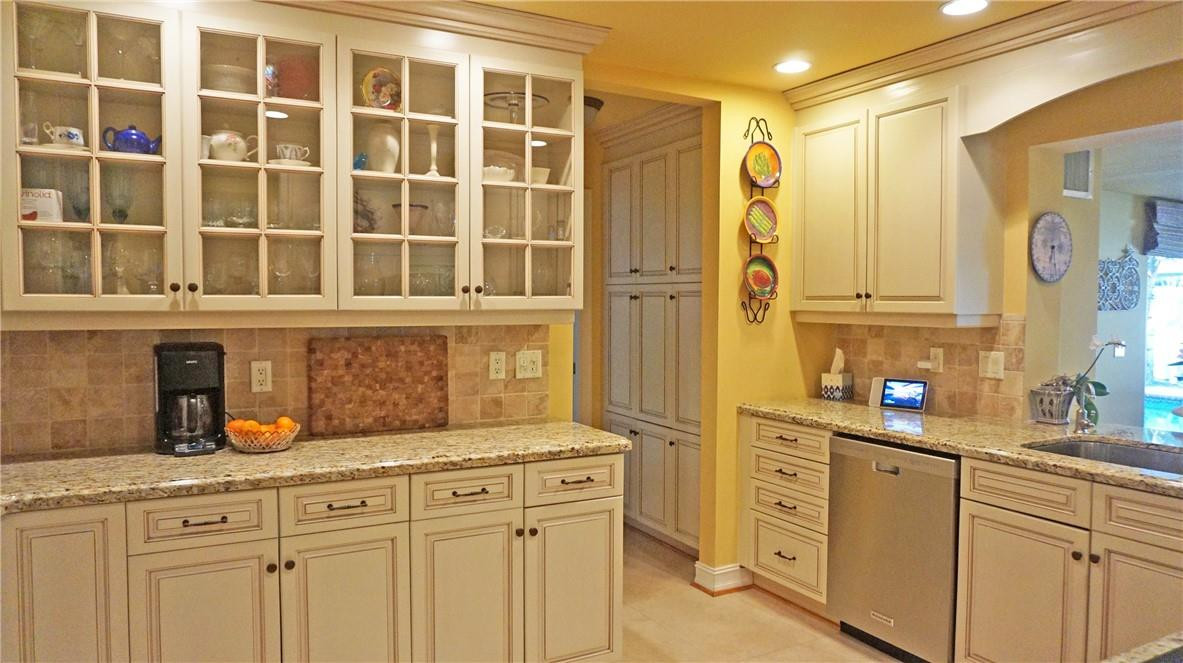 2231 Northeast 43rd Street Lighthouse Point, FL 33064 - Photo 3 of 20 KITCHEN