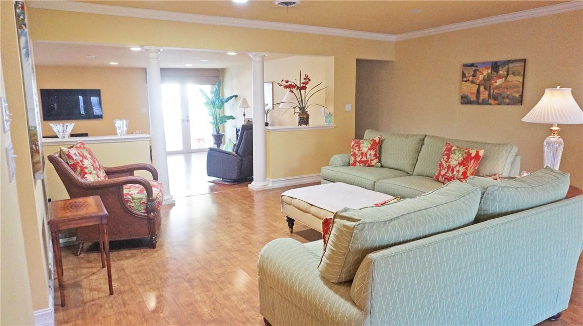 2231 Northeast 43rd Street Lighthouse Point, FL 33064 - Photo 8 of 20 LIVING ROOM