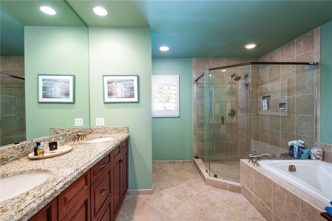 2231 Northeast 43rd Street Lighthouse Point, FL 33064 - Photo 10 of 20 MASTERS' BATHROOM