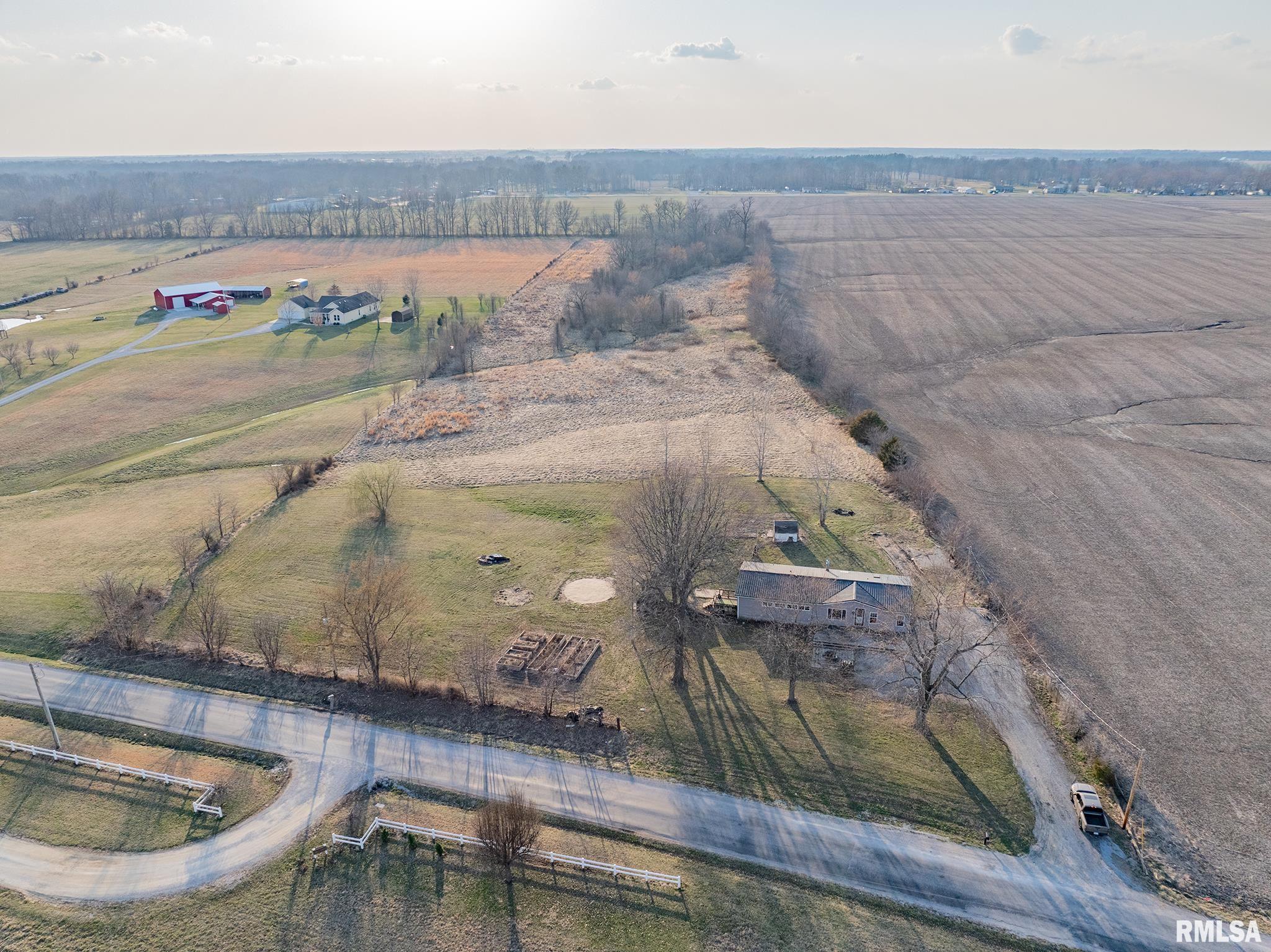 1987 Charleston Road Salem, IL 62881 - Photo 4 of 39