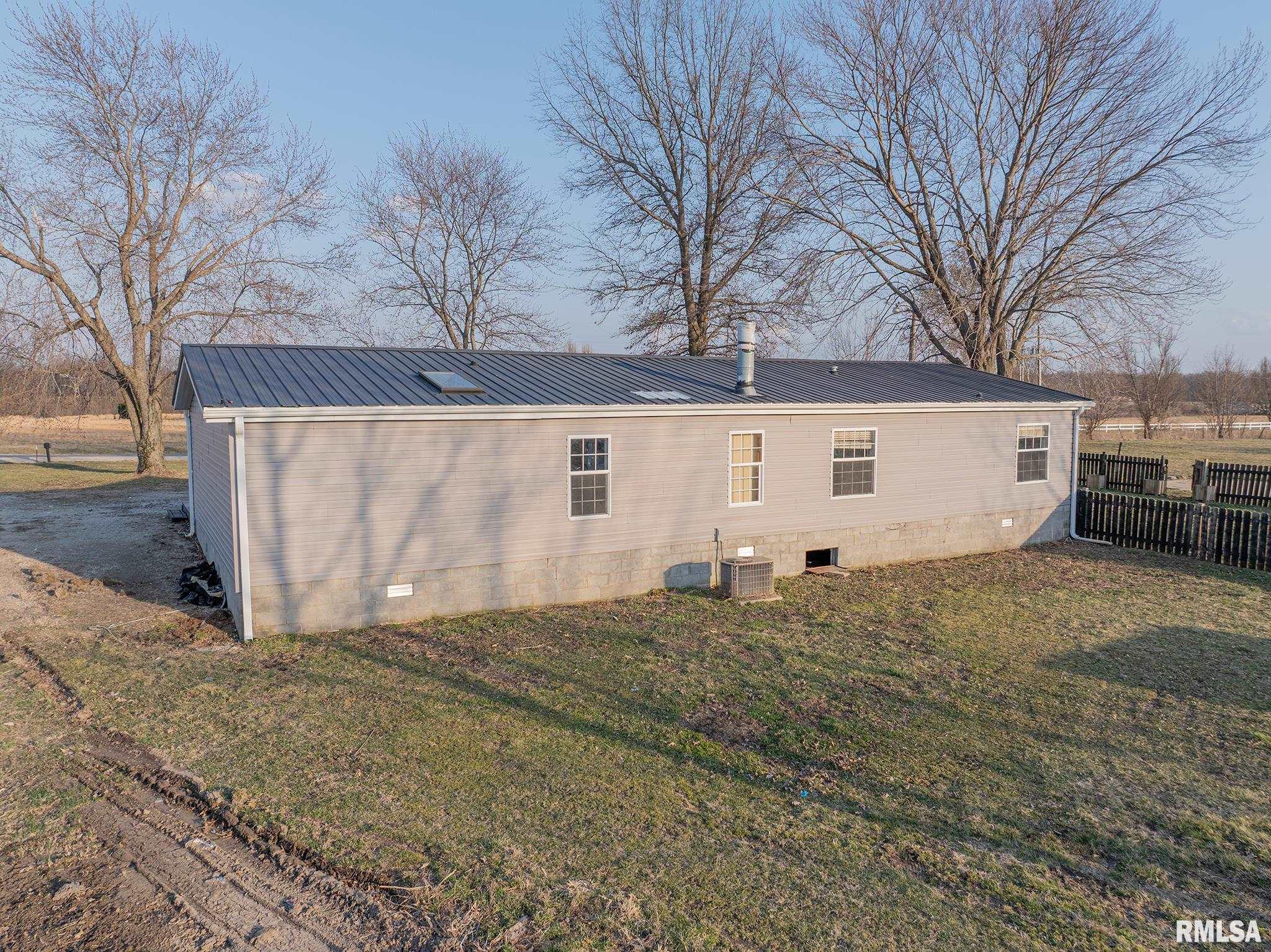 1987 Charleston Road Salem, IL 62881 - Photo 10 of 39