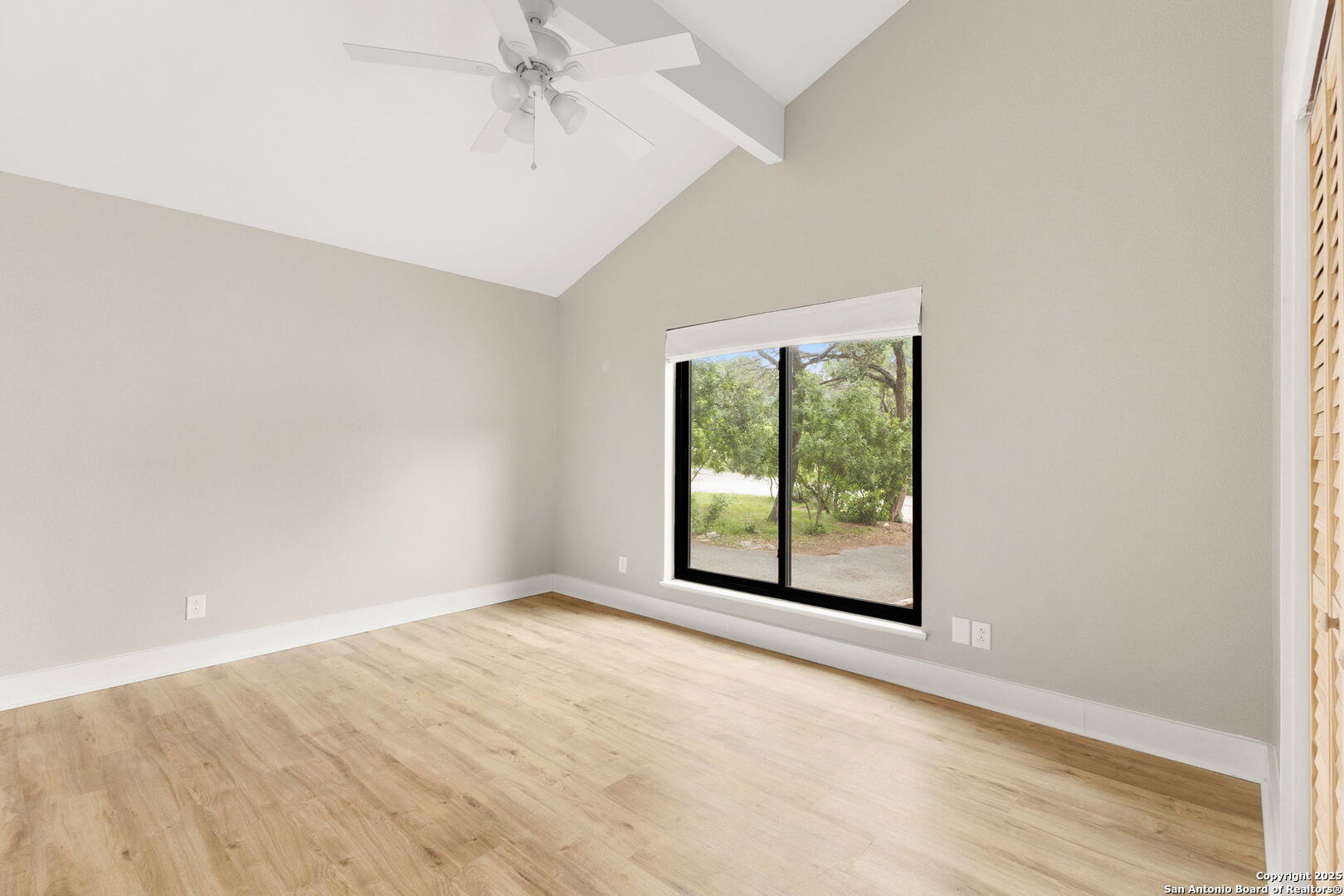 835 Fredericksburg Road New Braunfels, TX 78130 - Photo 12 of 56 an empty room with windows and closet