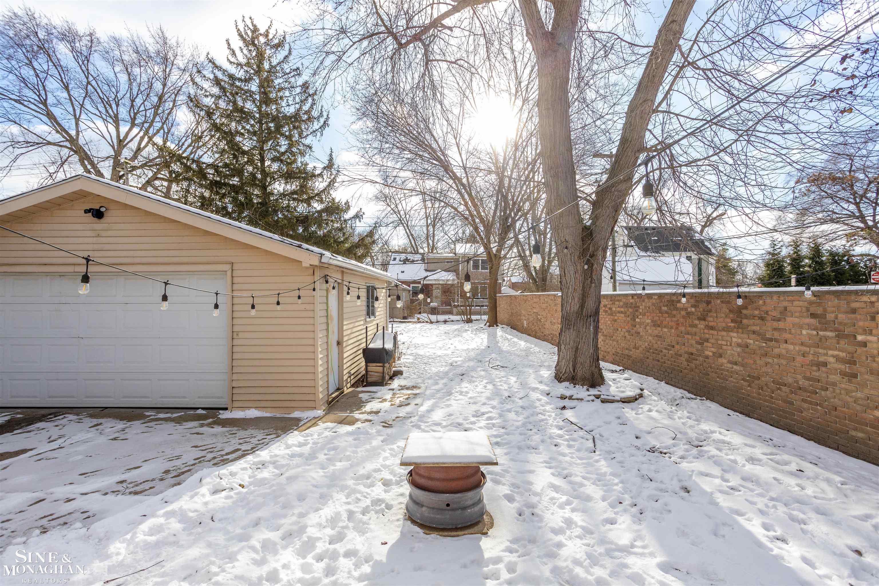 1849 Hampton Road Grosse Pointe, MI 48236 - Photo 36 of 42 50164738-3760742f-3383-4b7e-b261-7ddf9fb9db67.JPG