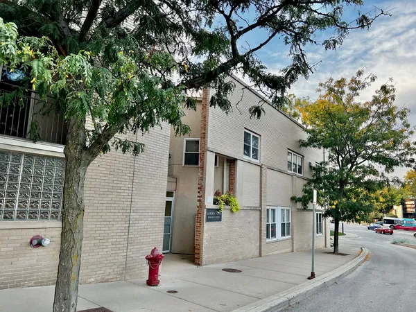 $2,650 | 1834 Ridge Avenue, Unit 101, Evanston, IL 60201