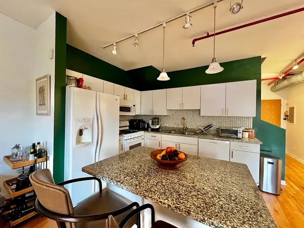 $2,650 | 1834 Ridge Avenue, Unit 101, Evanston, IL 60201