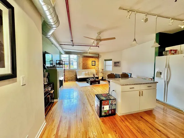 $2,650 | 1834 Ridge Avenue, Unit 101, Evanston, IL 60201