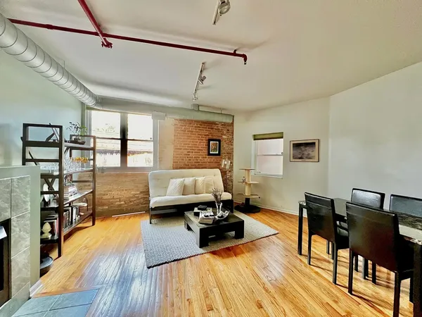 $2,650 | 1834 Ridge Avenue, Unit 101, Evanston, IL 60201