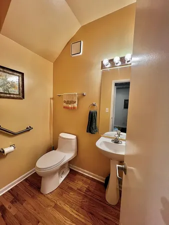 $2,650 | 1834 Ridge Avenue, Unit 101, Evanston, IL 60201