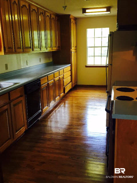 39660 Hannis Williams Road Bay Minette, AL 36507 - Photo 6 of 32 For Sale: 39660 Hannis Williams Road, Bay Minette, AL 36507 Kitchen with loads of cabinets
