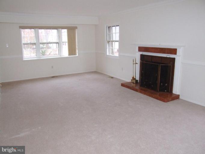 8901 Boxford Court Laurel, MD 20708 - Photo 5 of 19 Living Room