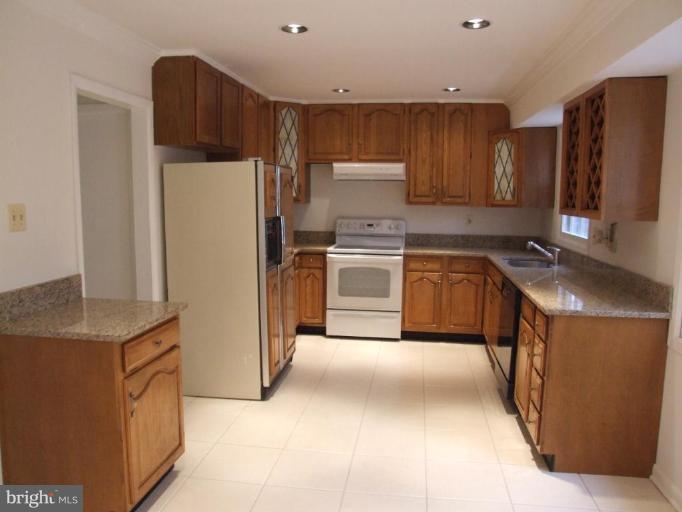 8901 Boxford Court Laurel, MD 20708 - Photo 7 of 19 Kitchen