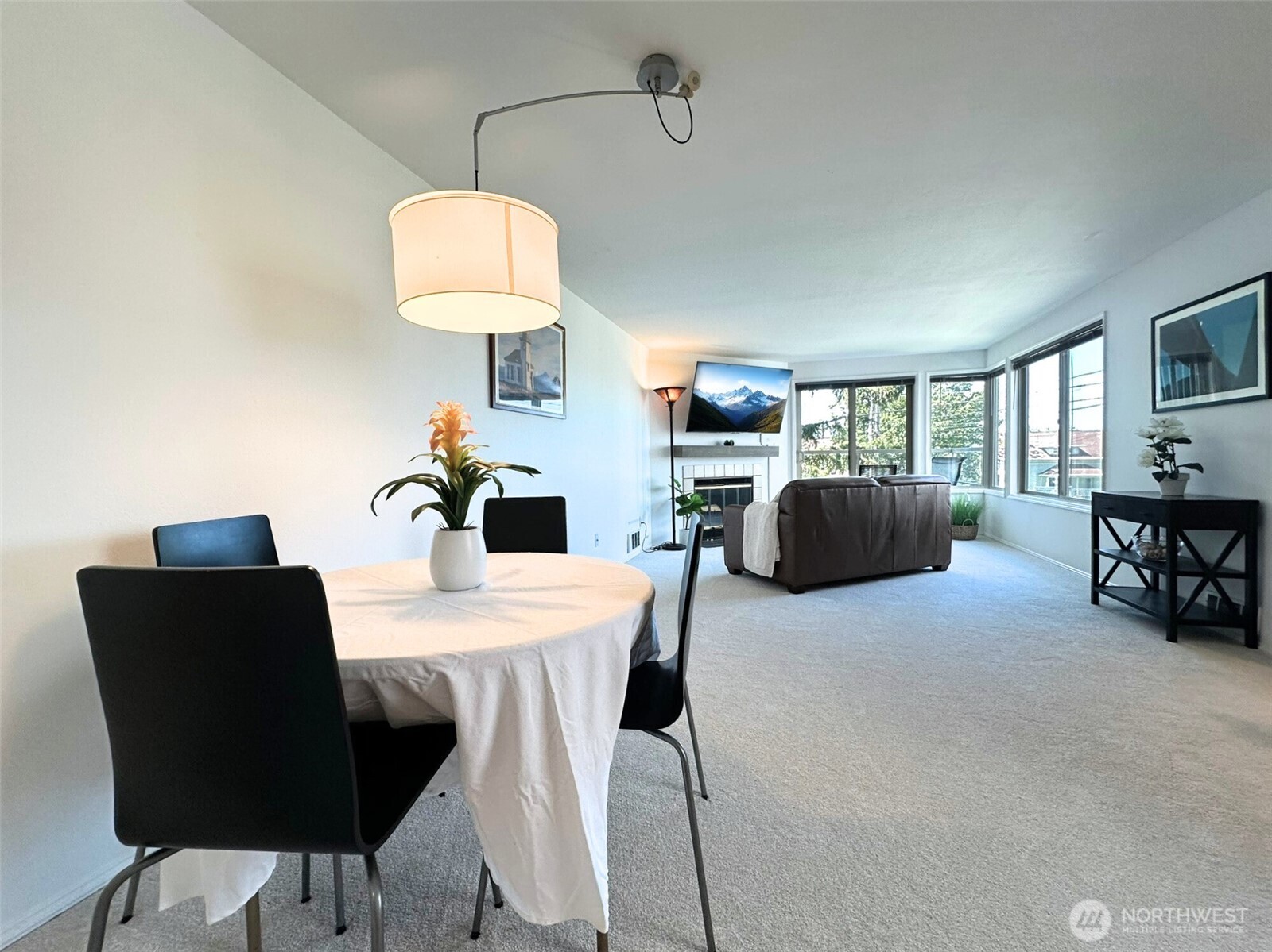 3204 Alki Avenue Southwest, Unit 1 Seattle, WA 98116 - Photo 13 of 35 a living room with furniture and a table