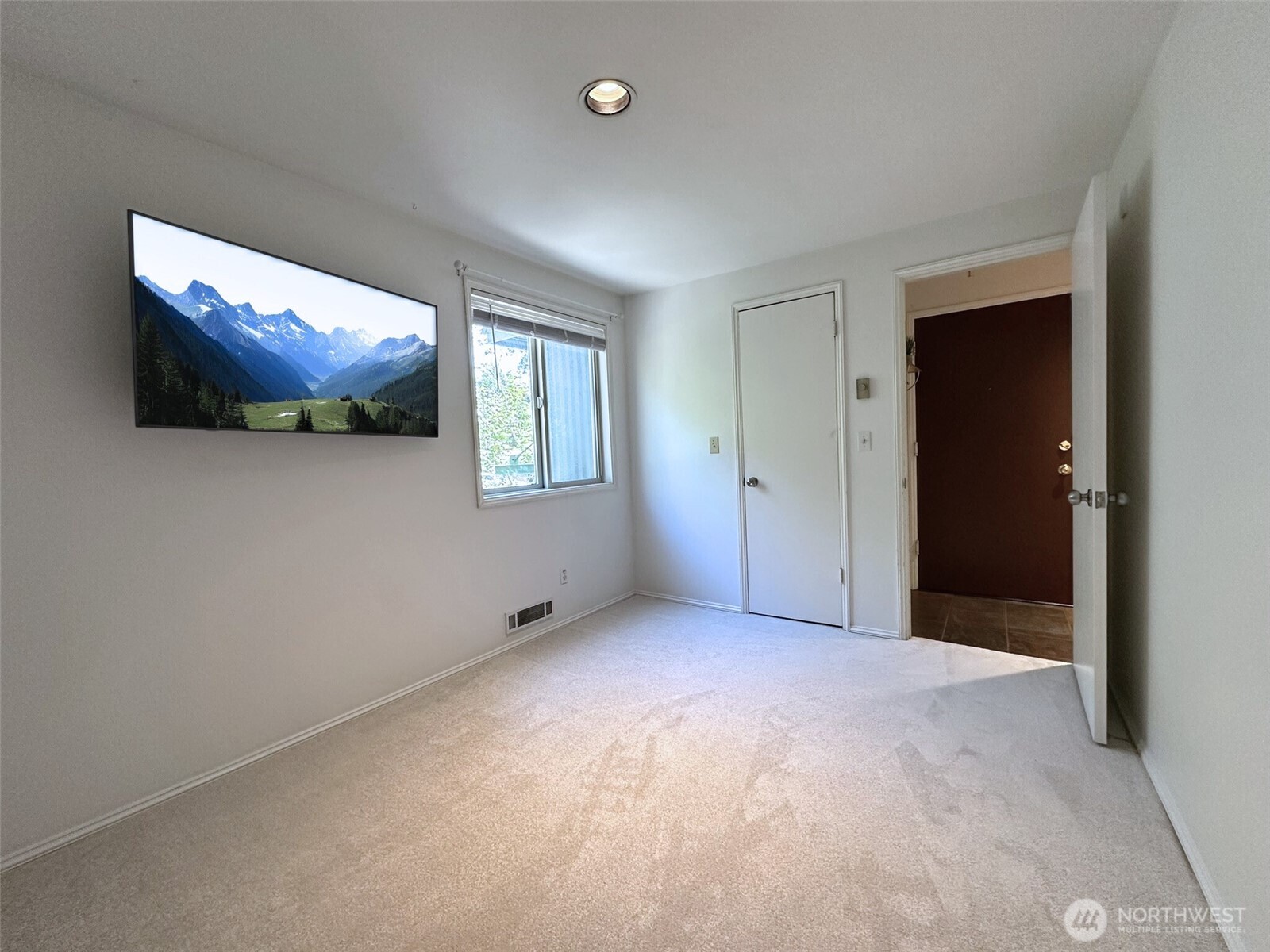 3204 Alki Avenue Southwest, Unit 1 Seattle, WA 98116 - Photo 22 of 35 a view of an empty room with a window