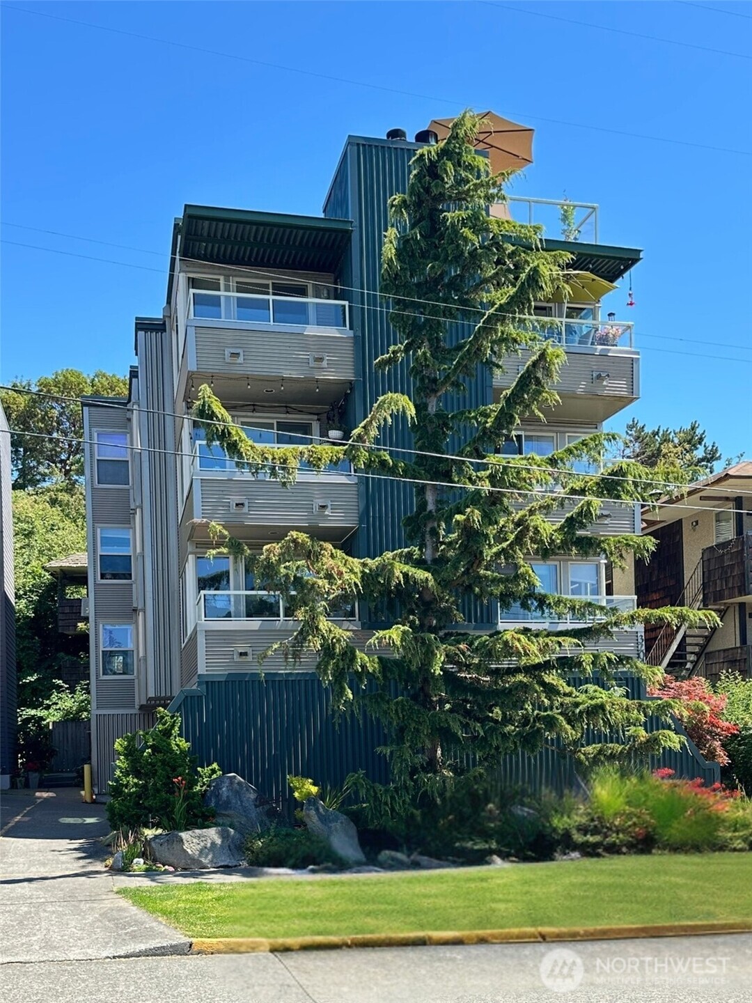 3204 Alki Avenue Southwest, Unit 1 Seattle, WA 98116 - Photo 27 of 35 a front view of a house with a yard