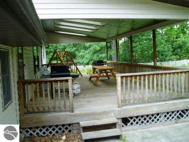 8147 North Reynolds Road Lake Ann, MI 49650 - Photo 5 of 8 1651732-4.JPG