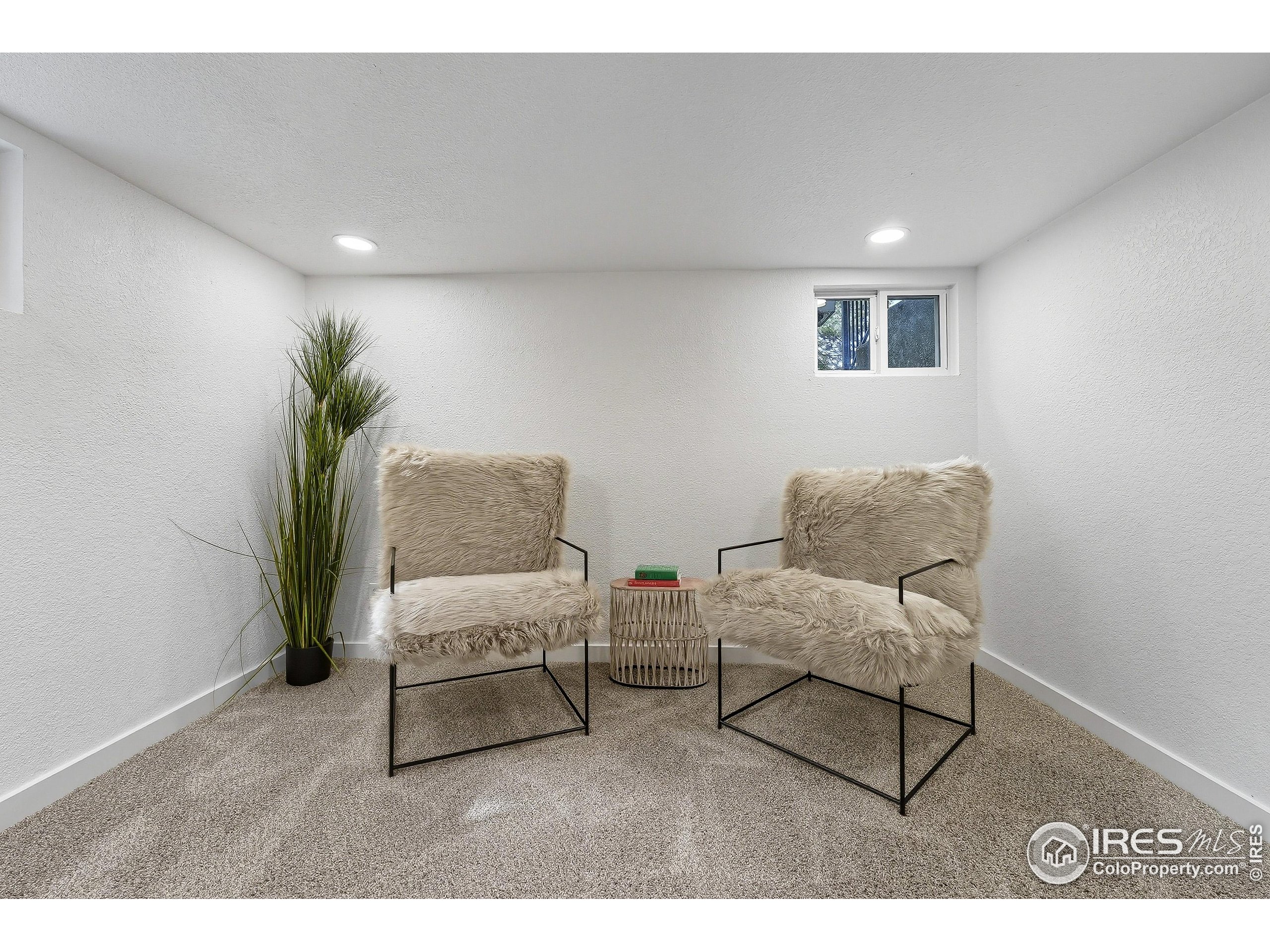 200 Bishop Street Fort Collins, CO 80521 - Photo 22 of 33 a living room with furniture and a potted plant