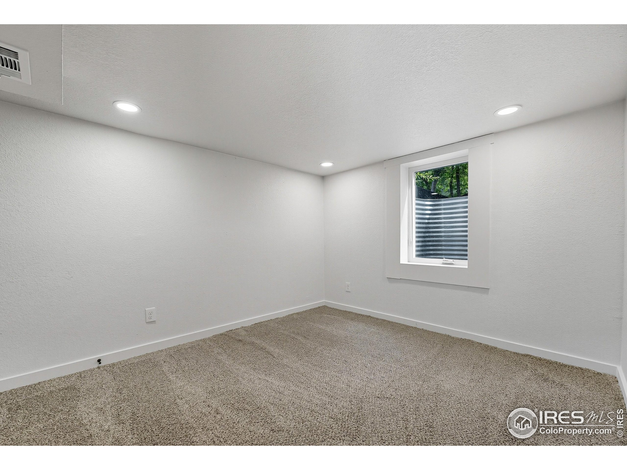200 Bishop Street Fort Collins, CO 80521 - Photo 25 of 33 an empty room with windows