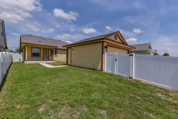 $2,200 | 18401 Friendship Hill Drive, Pflugerville, TX 78660