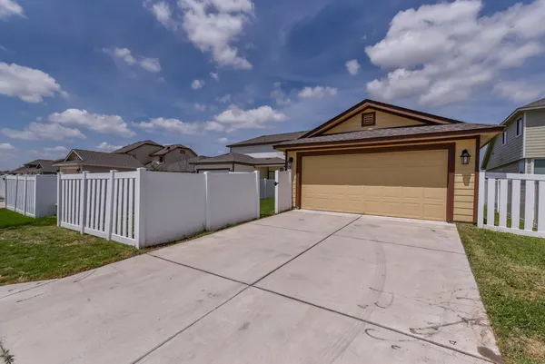 $2,200 | 18401 Friendship Hill Drive, Pflugerville, TX 78660