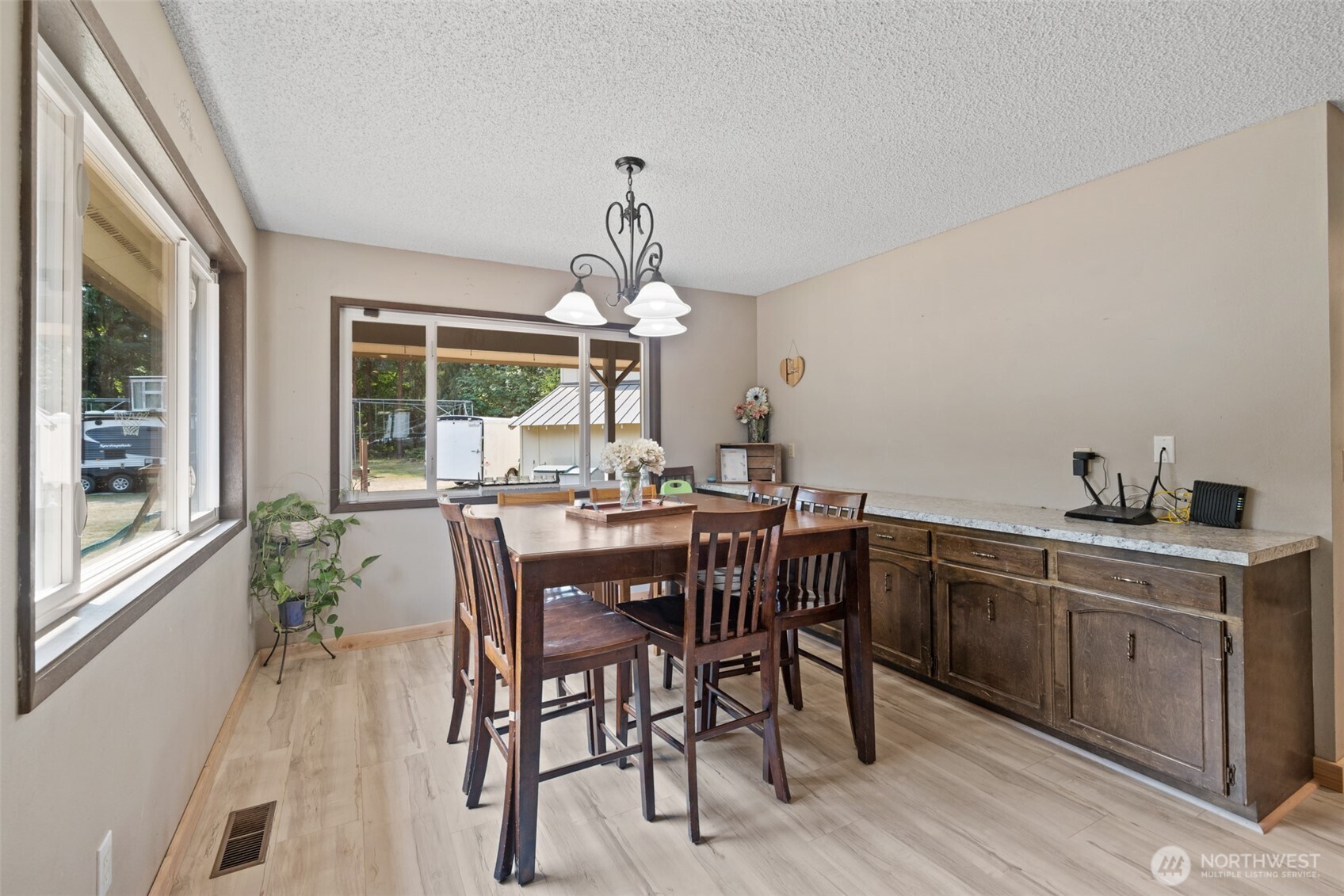 533 Hulse Road Port Angeles, WA 98362 - Photo 9 of 40 Gallery Image 9