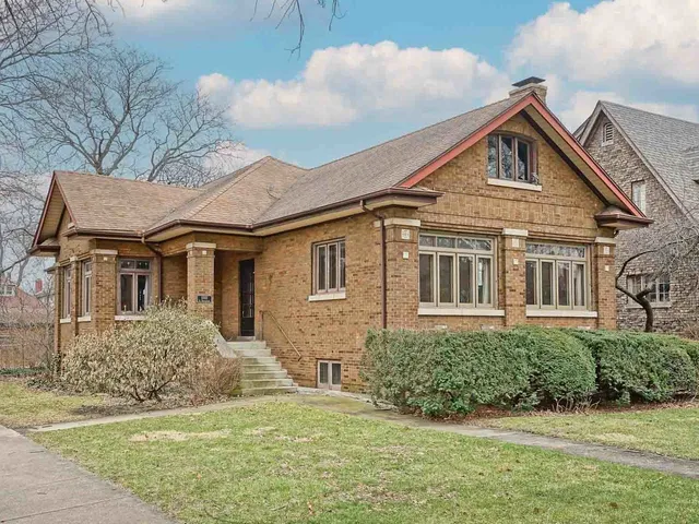 $519,000 | 10101 South Hoyne Avenue, Chicago, IL 60643